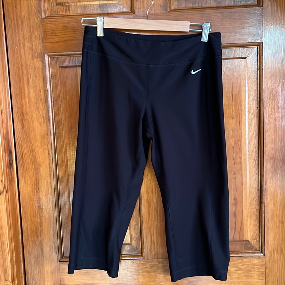 Nike Black Dri-Fit Capris Size Medium